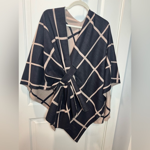 Moss Rose Women's Shawl Wrap Poncho Ruana Cape Open Front Az Black and Khaki - Picture 5 of 10